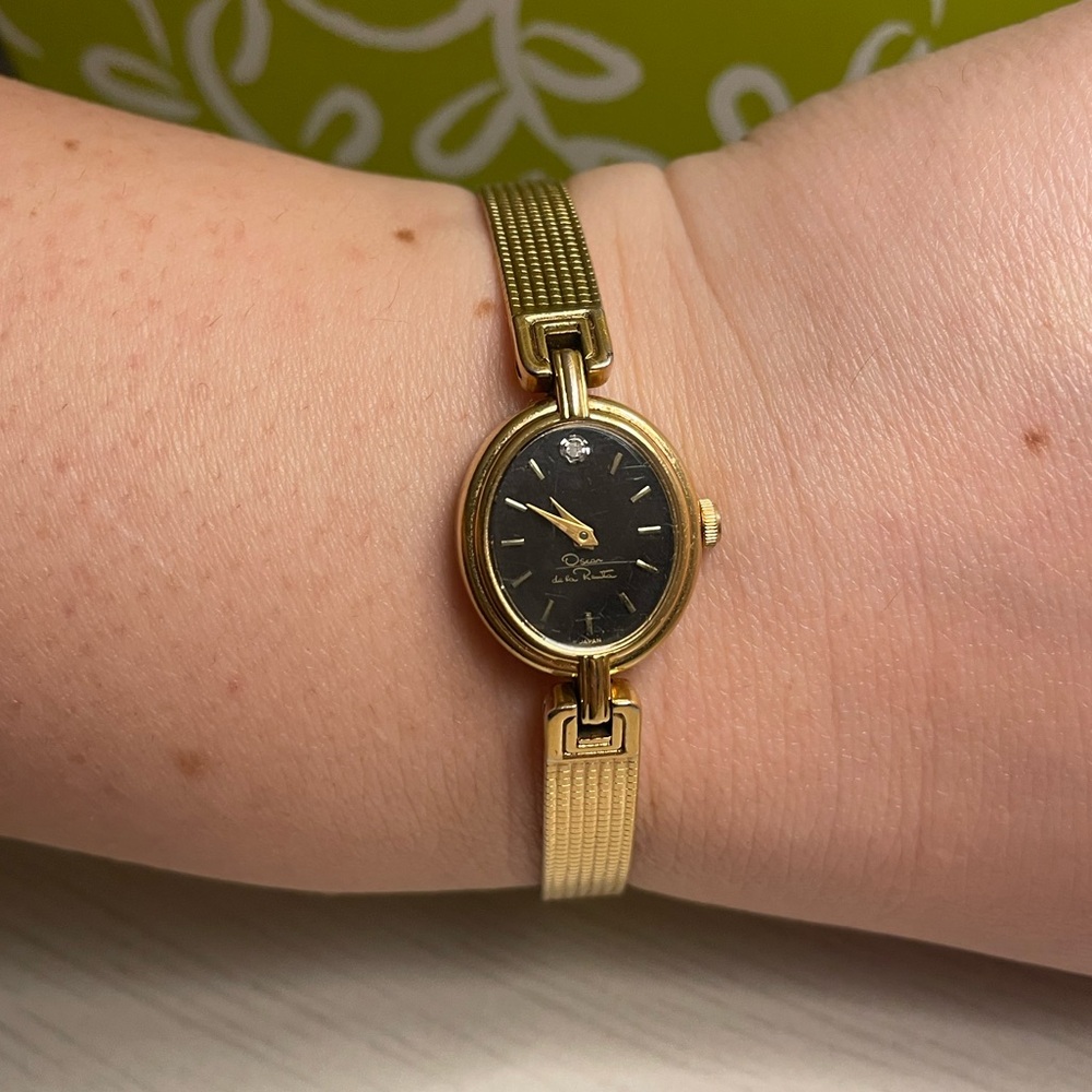 Oscar De La Renta  💛🖤 Vintage Gold quartz stainless steel bezel Women's Watch